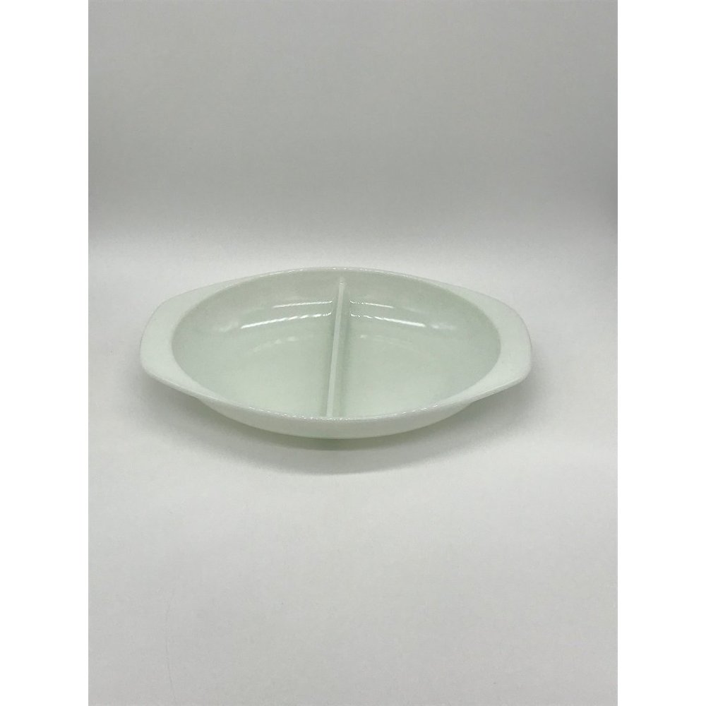 Vintage Milk Glass Pyrex Divided Casserole 1.5 Qt. #1063 - Picture 3 of 5